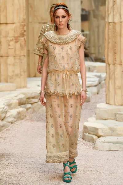 Look 74